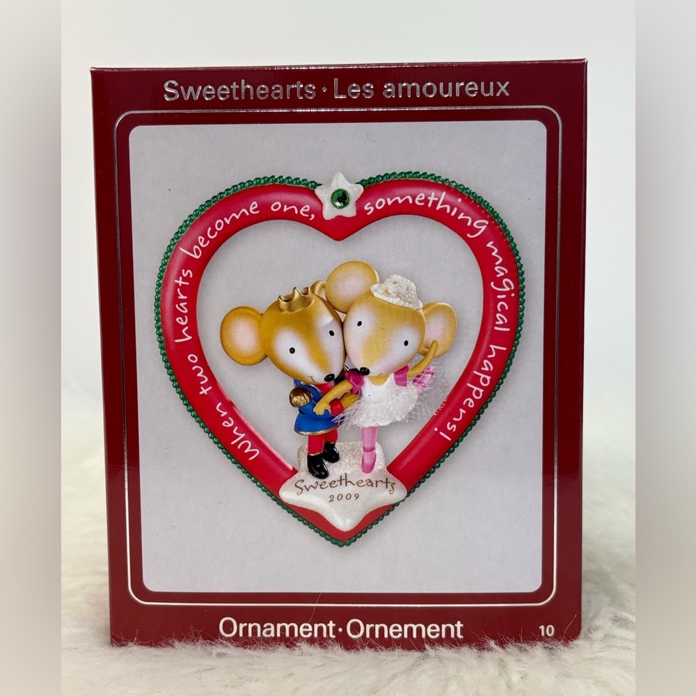 Carlton Cards Heirloom Sweethearts Ornament - 2009